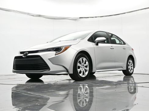 Used 2023 Toyota Corolla LE image 37