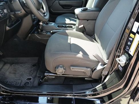 Used 2023 Jeep Gladiator Sport AWD/4WD image 40