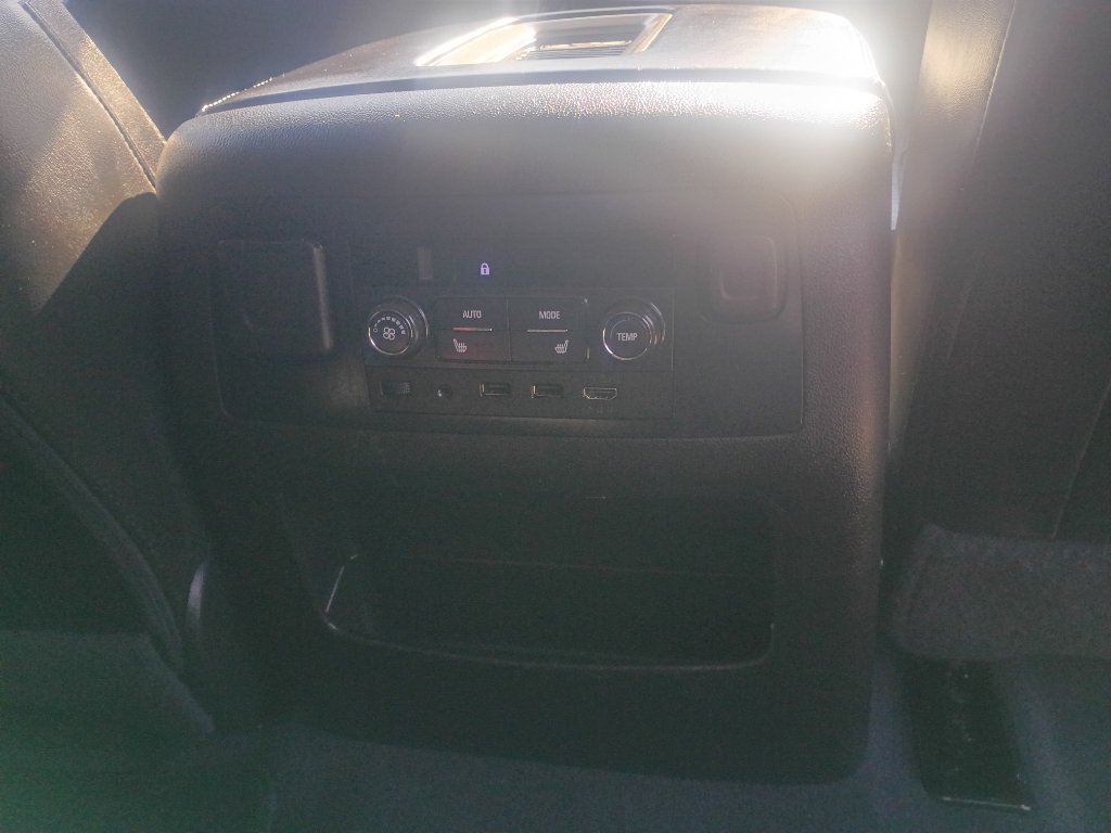 Used 2020 GMC Yukon Denali w/ Denali Ultimate Package RWD image 9