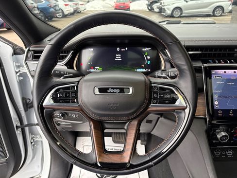 Used 2022 Jeep Grand Cherokee Summit w/ Luxury Tech Group V image 24