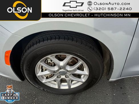 Used 2024 Chrysler Pacifica Touring-L image 17