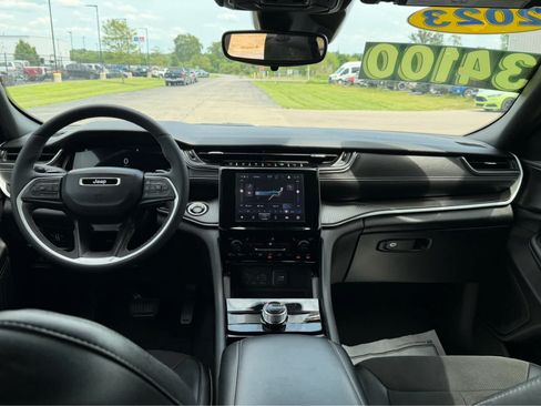Used 2023 Jeep Grand Cherokee Altitude AWD/4WD image 20