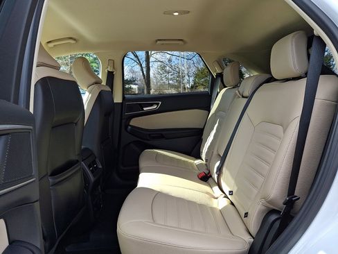 Used 2022 Ford Edge SEL w/ Convenience Package image 11