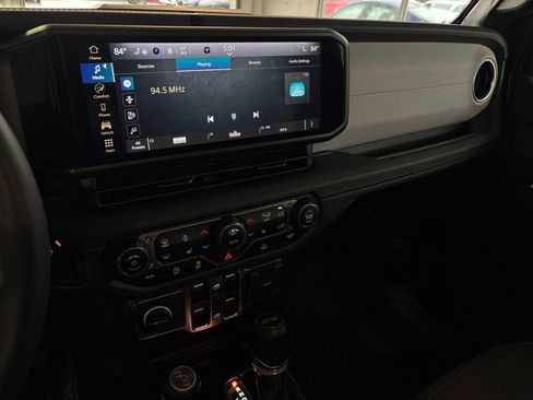 Used 2025 Jeep Wrangler Sahara image 21