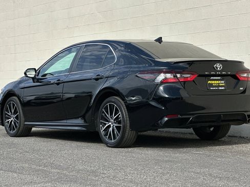 Used 2023 Toyota Camry SE image 6