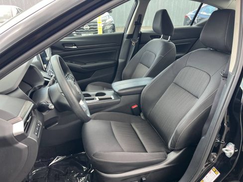 Used 2025 Nissan Altima 2.5 SV FWD image 37