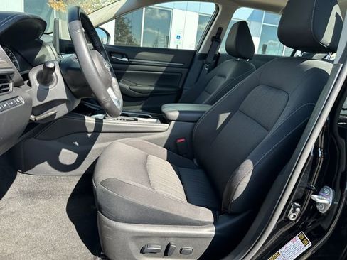 Used 2024 Nissan Altima 2.5 SV w/ SV Premium Package image 17