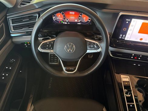Used 2024 Volkswagen Atlas Peak Edition SEL AWD/4WD image 19