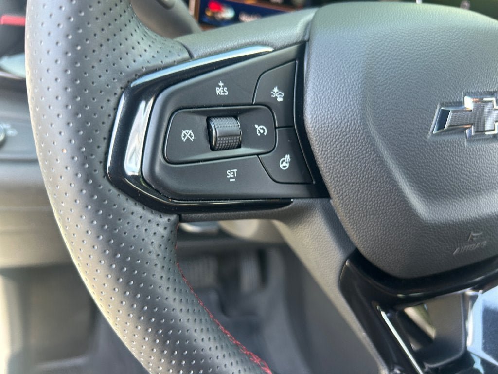 Used 2024 Chevrolet Trax RS w/ Sunroof Package FWD image 16