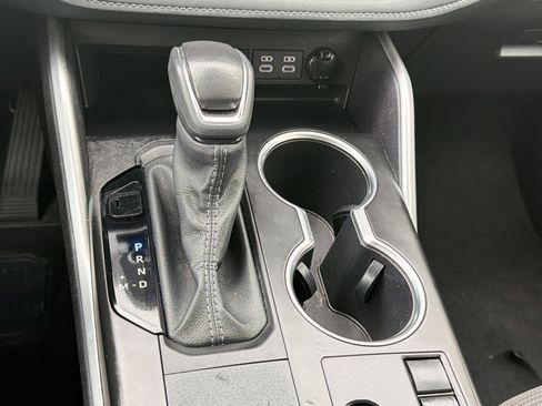 Used 2025 Toyota Highlander LE image 18