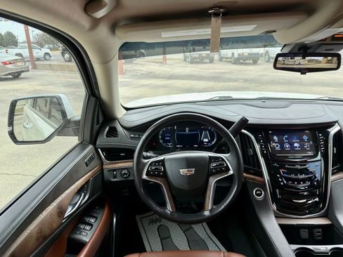 Used 2018 Cadillac Escalade Premium Luxury image 16