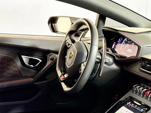Used 2021 Lamborghini Huracan EVO image 29