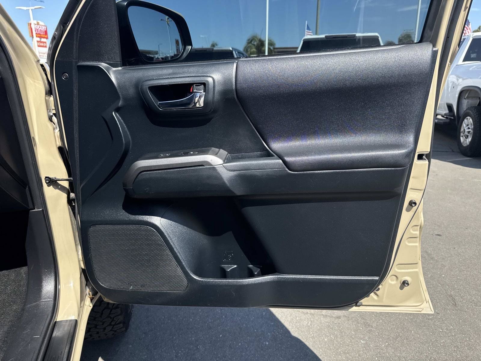 Used 2016 Toyota Tacoma TRD Off-Road w/ Towing Package RWD image 31
