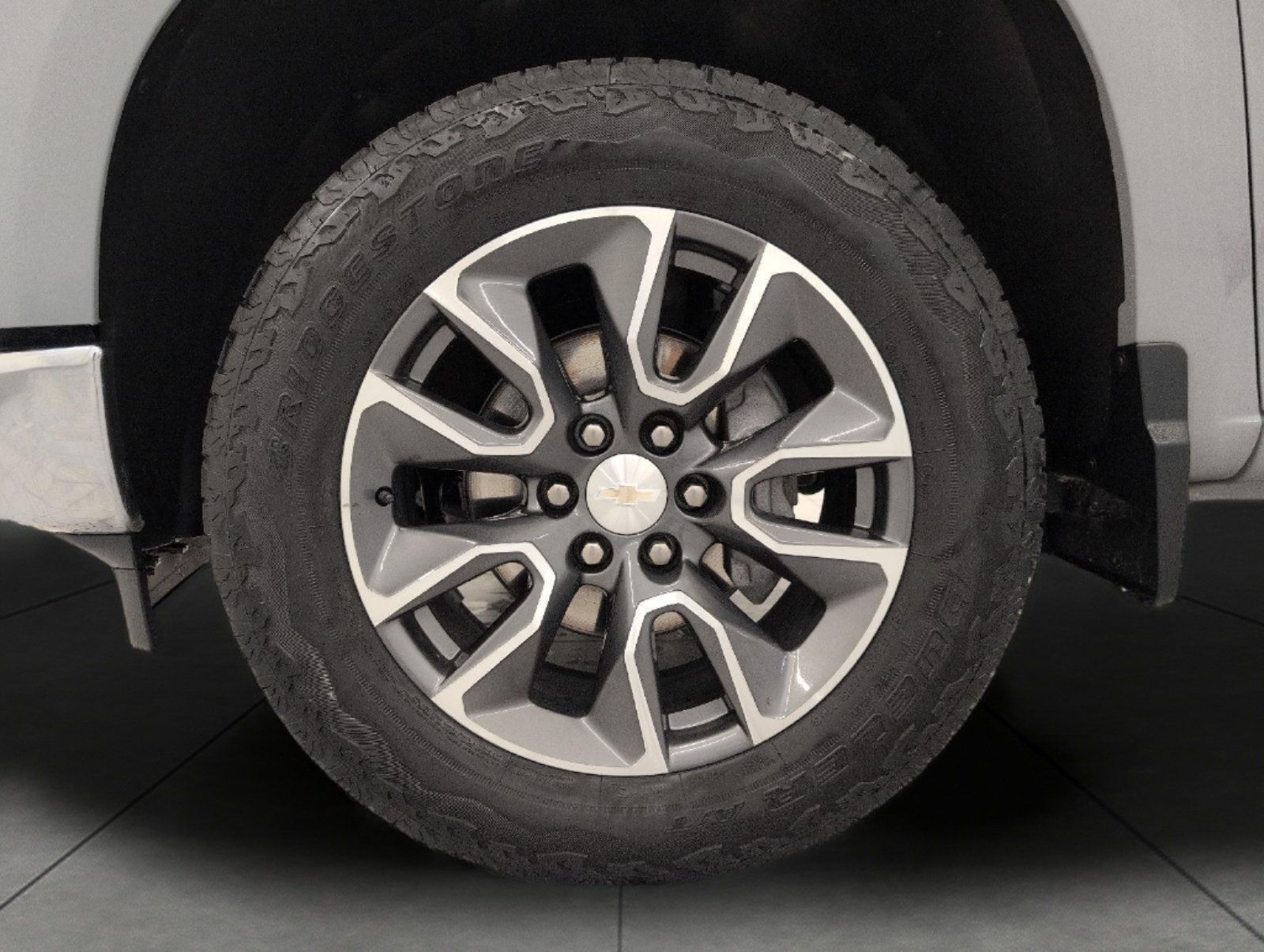 Used 2024 Chevrolet Silverado 1500 LT AWD/4WD image 3