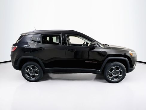 Used 2022 Jeep Compass Trailhawk w/ Trailhawk Convenience Group AWD/4WD image 4
