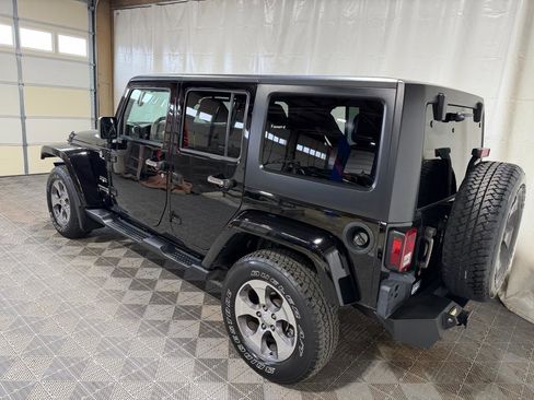 Used 2017 Jeep Wrangler Unlimited Sahara image 4
