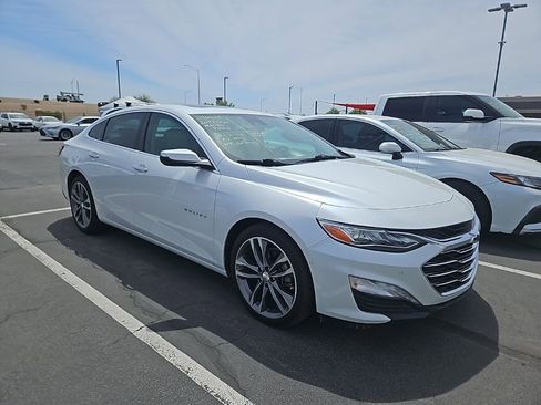 Used 2019 Chevrolet Malibu Premier w/ Sun and Wheel Package image 4