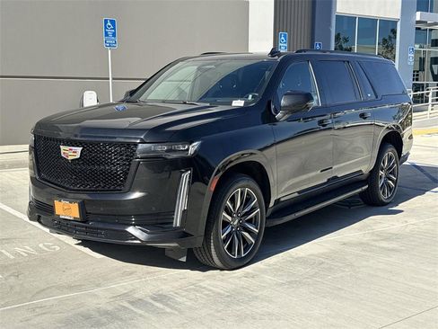 Used 2023 Cadillac Escalade ESV Sport image 7