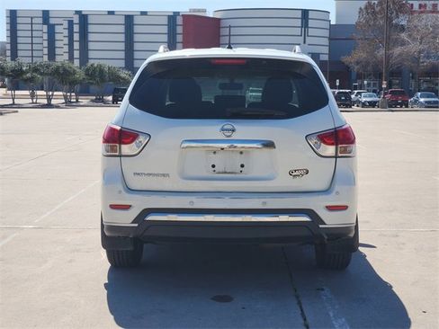 Used 2015 Nissan Pathfinder SV image 6
