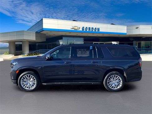 Used 2023 Chevrolet Suburban RST w/ Luxury Package image 3