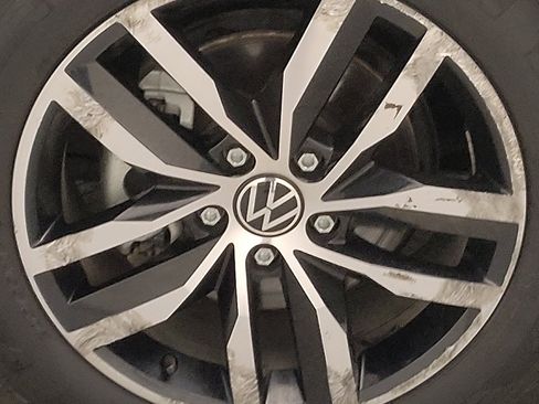 Used 2025 Volkswagen Jetta SE FWD image 31