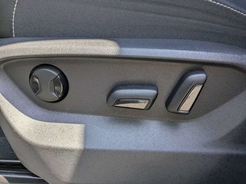 Certified 2025 Volkswagen Atlas SE FWD image 21