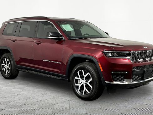 Used 2025 Jeep Grand Cherokee L Limited w/ Trailer Tow Package AWD/4WD image 3