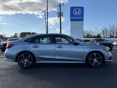 Used 2022 Honda Civic Touring image 4