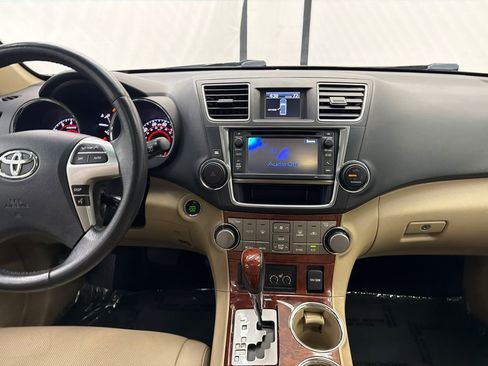 Used 2013 Toyota Highlander Limited image 30