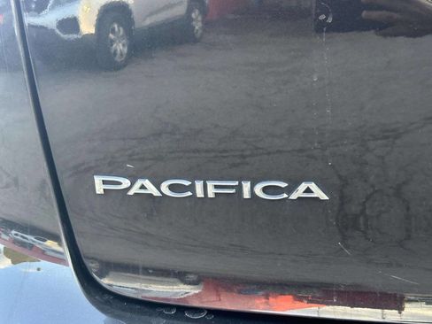 Used 2020 Chrysler Pacifica Touring-L Plus w/ Tire & Wheel Group FWD image 42