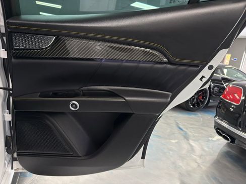 Used 2023 Maserati Grecale Trofeo image 18