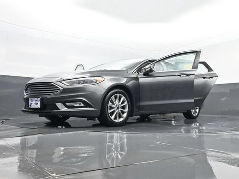 Certified 2017 Ford Fusion SE FWD image 34