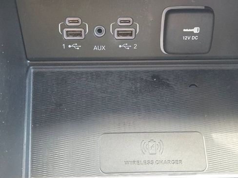 Used 2023 Jeep Grand Cherokee L Laredo image 12