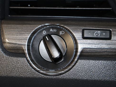 Used 2020 Volkswagen Passat 2.0T R-Line image 35