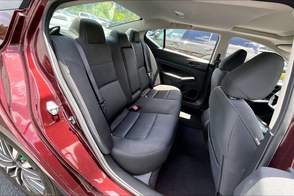 Used 2024 Nissan Altima 2.5 SV w/ SV Premium Package FWD image 23