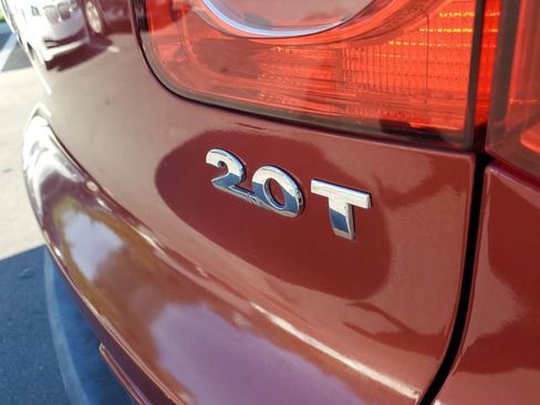 Used 2011 Volkswagen Tiguan S image 8