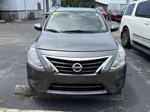 Used 2017 Nissan Versa SV FWD image 3