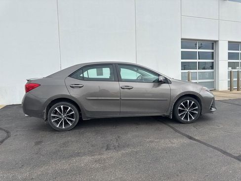 Used 2017 Toyota Corolla SE FWD image 3