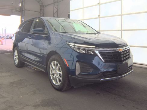 Used 2023 Chevrolet Equinox LT image 2