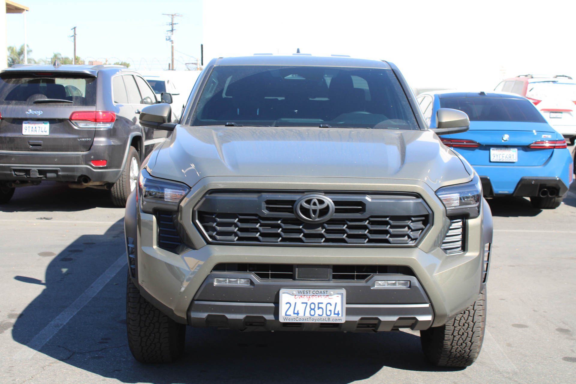Used 2025 Toyota Tacoma TRD Off-Road AWD/4WD image 2
