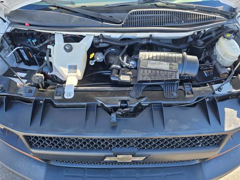 Used 2015 Chevrolet Express 2500 Extended image 36