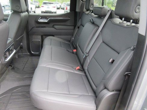 New 2025 GMC Sierra 1500 SLT image 15