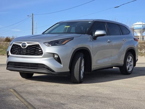 Used 2023 Toyota Highlander LE image 21