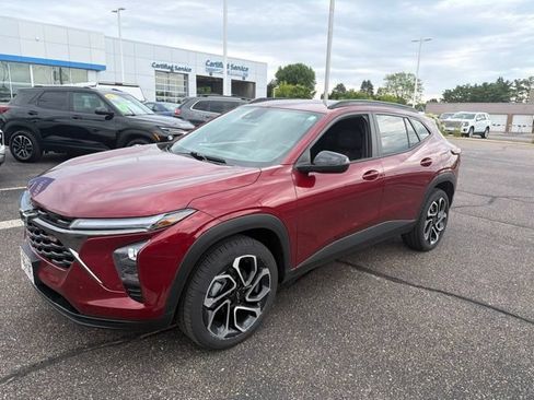 Used 2025 Chevrolet Trax RS FWD image 4