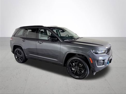 Used 2023 Jeep Grand Cherokee 30th Anniversary AWD/4WD image 4