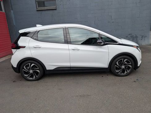 Used 2022 Chevrolet Bolt LT w/ Infotainment Package image 2