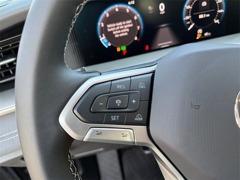 New 2025 Volkswagen Tiguan SE image 28