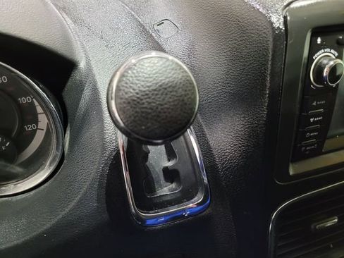 Used 2017 Dodge Grand Caravan SE image 29