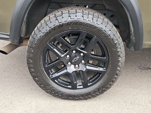 Used 2025 Chevrolet Colorado Trail Boss AWD/4WD image 9