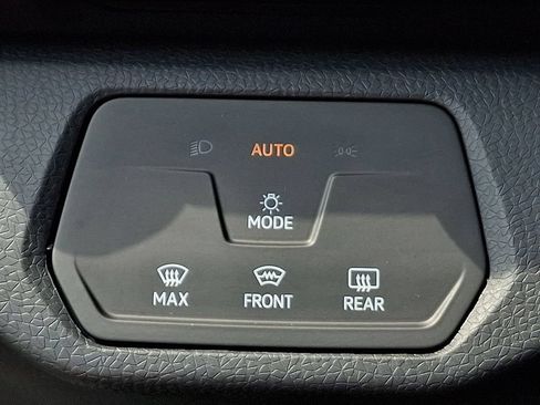 Certified 2024 Volkswagen ID.4 Pro AWD/4WD image 22